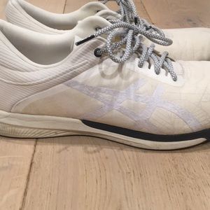 men’s asic sneaker